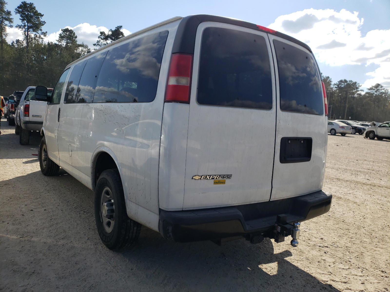 Photo 3 from auction – 2014 CHEVROLET EXPRESS G2 with VIN 1GAWGPFA5E1108042