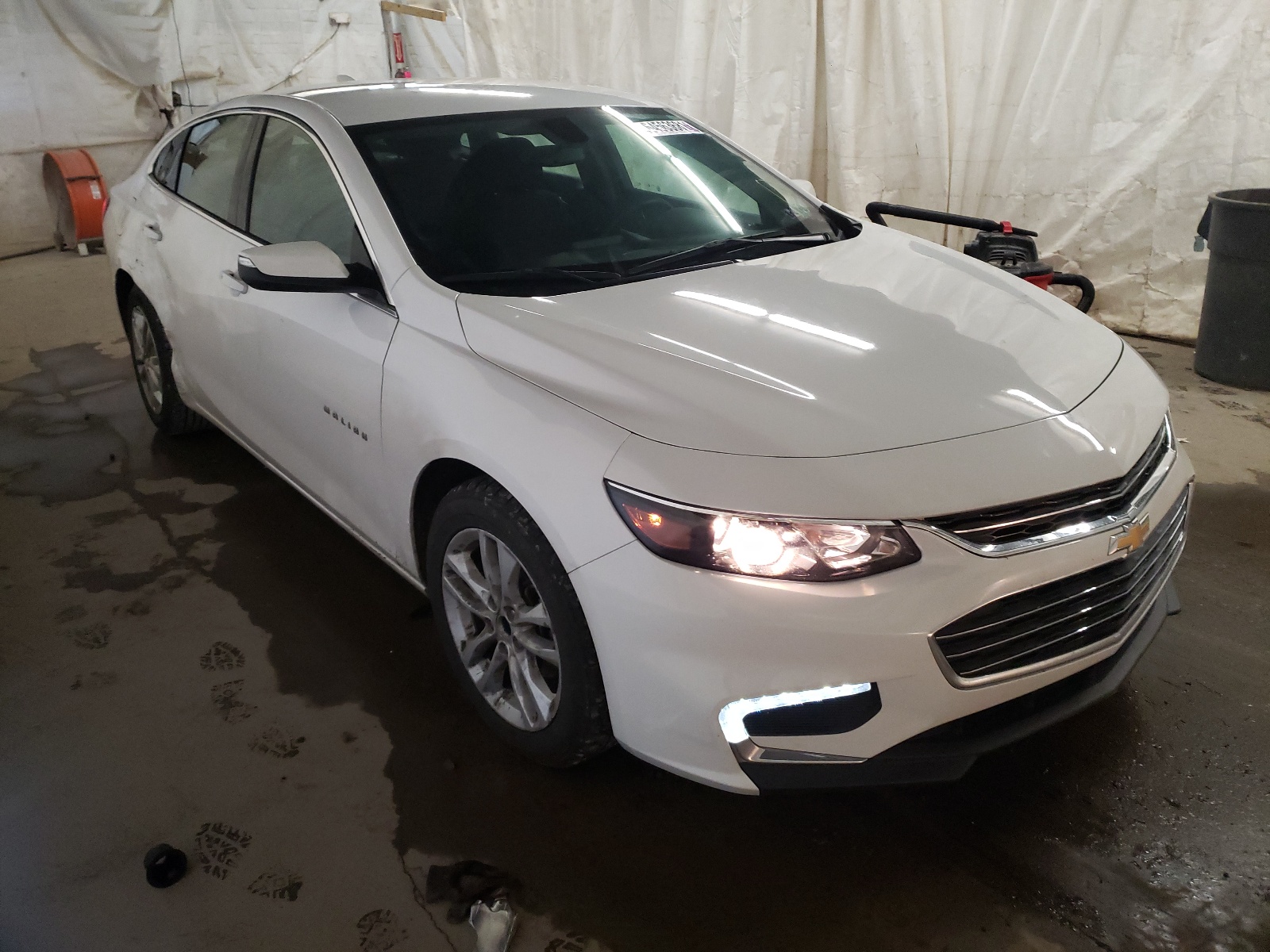 CHEVROLET MALIBU LT 2018 with VIN 1G1ZD5ST3JF198676 - Photo from auction