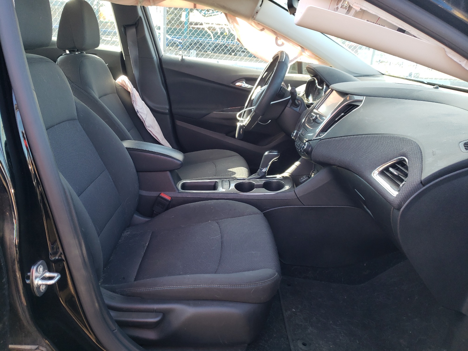 Photo 19 from auction – 2017 CHEVROLET CRUZE LT with VIN 3G1BE6SM0HS541737