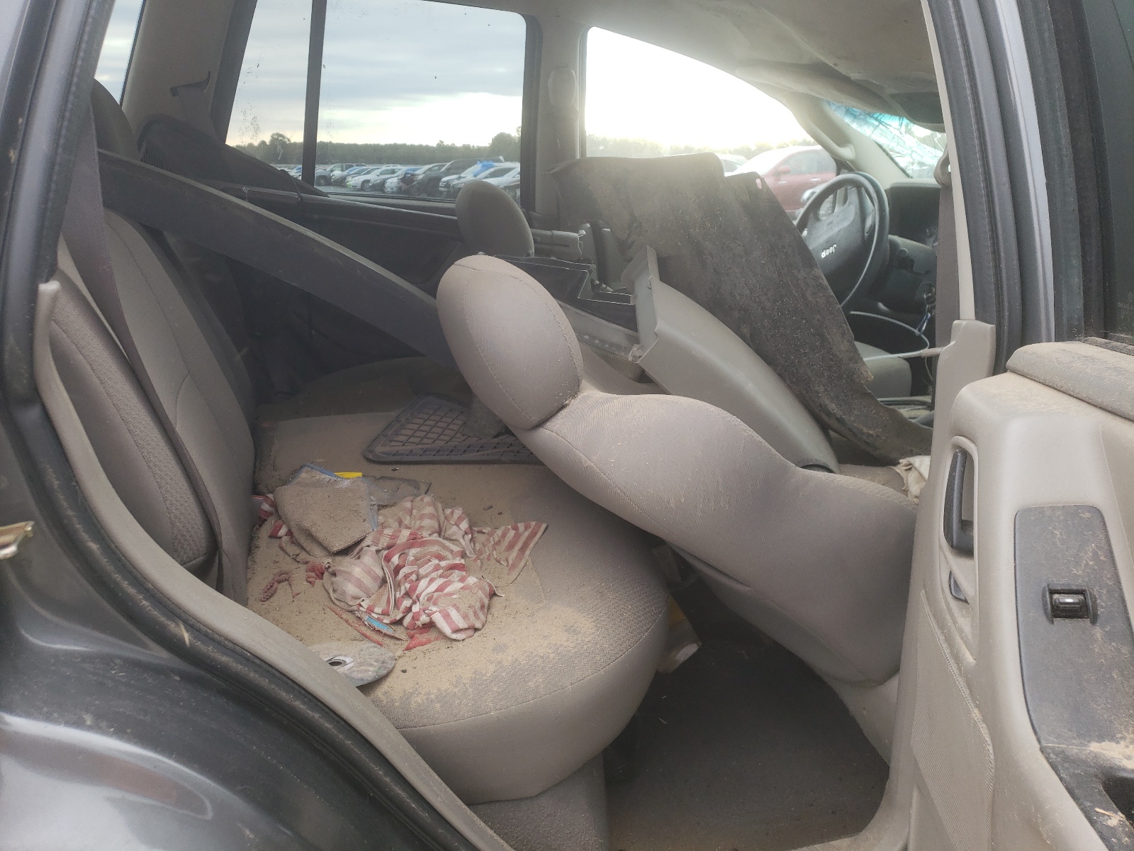 Photo 6 from auction – 2004 JEEP GRAND CHER with VIN 1J4GX48S44C350964