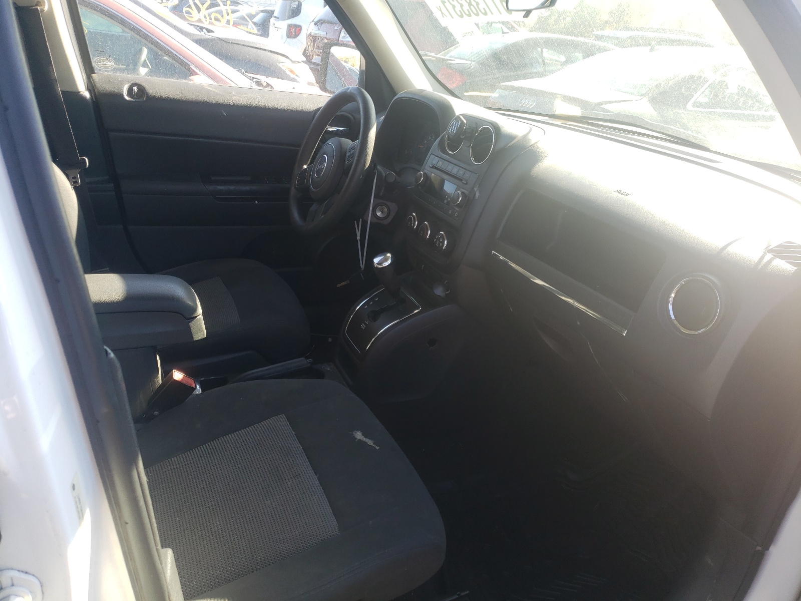 Photo 5 from auction – 2017 JEEP RENEGADE T with VIN ZACCJBCB1HPG57463