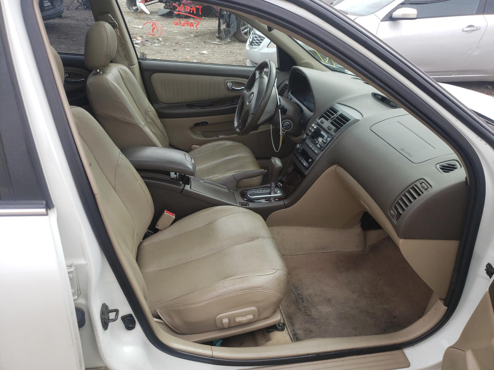 Photo 5 from auction – 2000 NISSAN MAXIMA with VIN JN1CA31D7YT755883