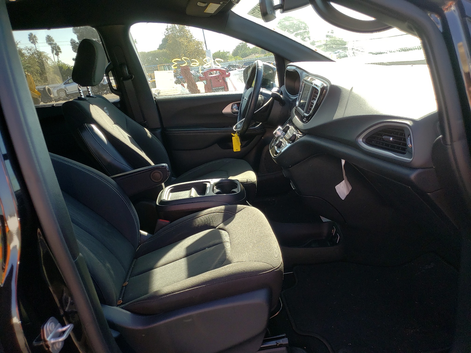 Фото 5 с аукциона – 2020 CHRYSLER PACIFICA T с VIN 2C4RC1FGXLR118981