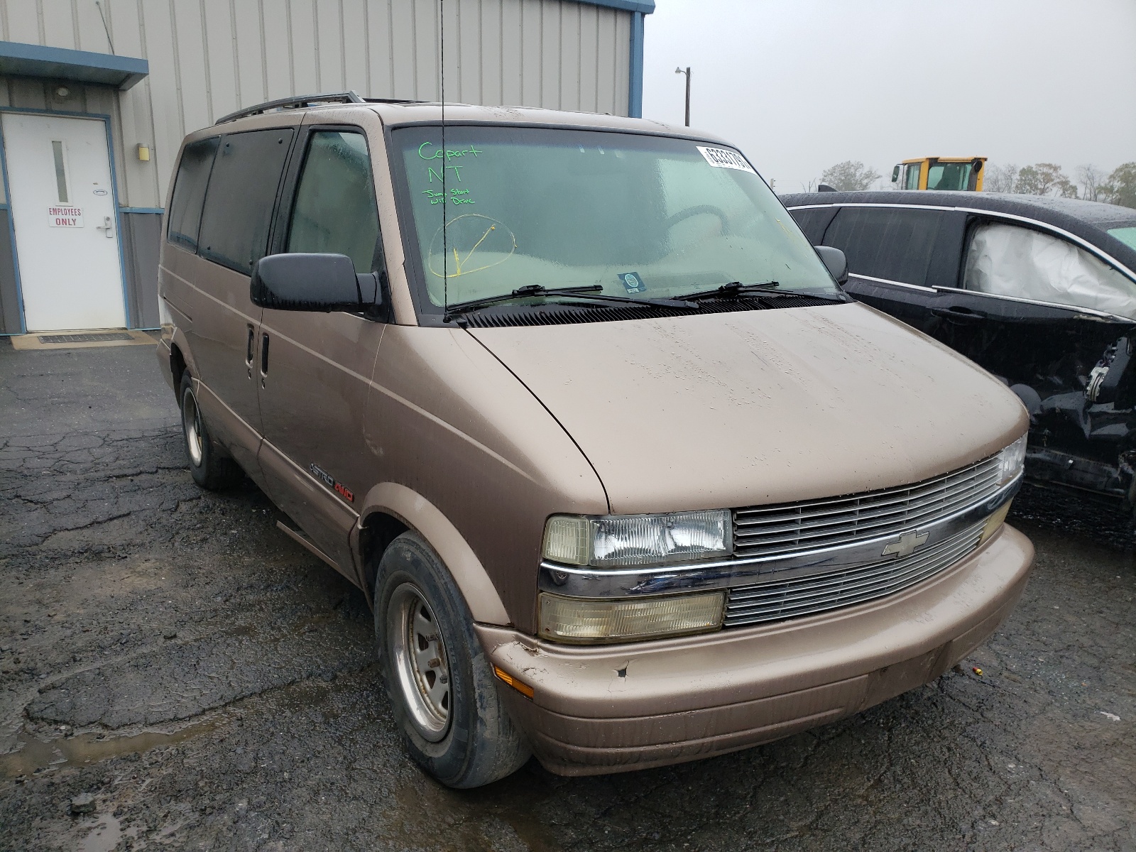 CHEVROLET ASTRO 2001 with VIN 1GNEL19W31B129986 - Photo from auction