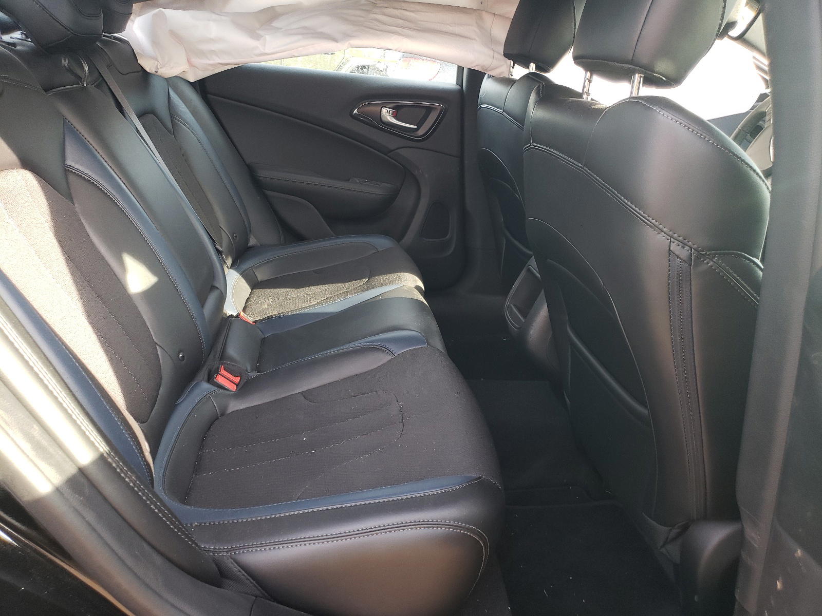Photo 6 from auction – 2016 CHRYSLER 200 S with VIN 1C3CCCDGXGN176424