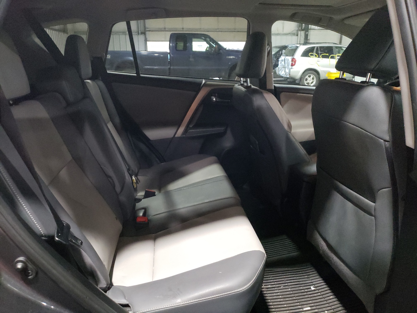 Photo 6 from auction – 2015 TOYOTA RAV4 LIMIT with VIN 2T3DFREV5FW408068