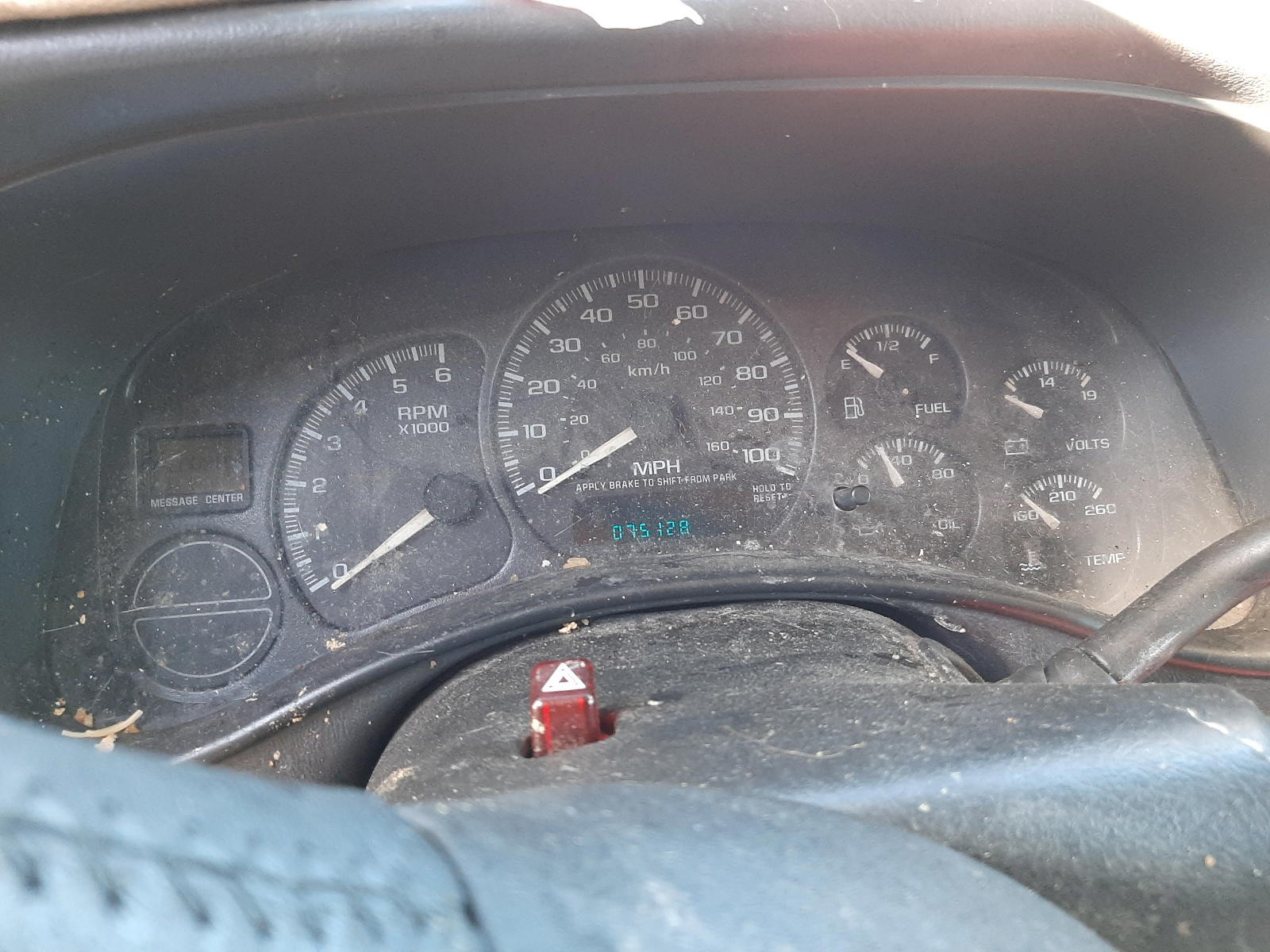 Photo 8 from auction – 2002 CHEVROLET SILVERADO with VIN 1GCEC14VX2Z141570