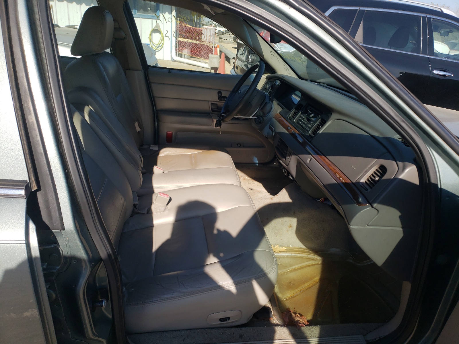 Photo 5 from auction – 2006 FORD CROWN VICT with VIN 2FAFP74V46X109260