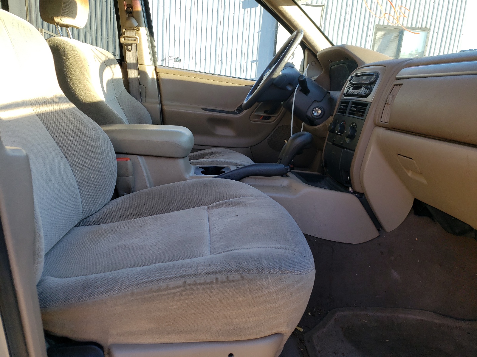 Photo 5 from auction – 2001 JEEP GRAND CHER with VIN 1J4GW48S71C704782