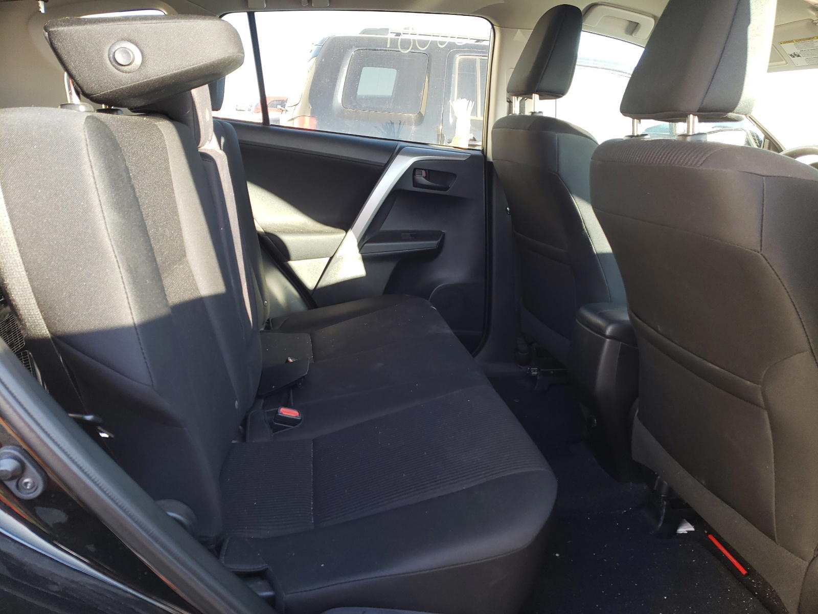 Photo 6 from auction – 2016 TOYOTA RAV4 LE with VIN 2T3BFREV0GW489294