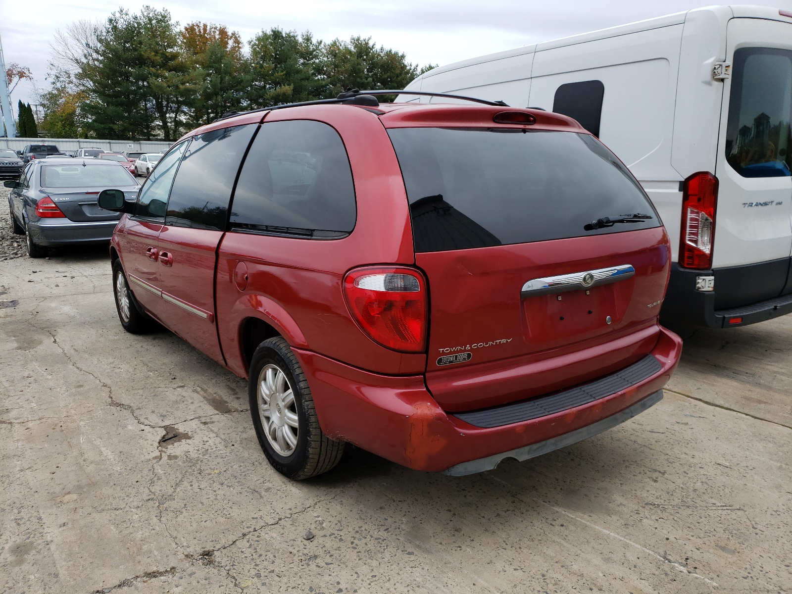 Photo 3 from auction – 2005 CHRYSLER TOWN & COU with VIN 2C4GP54L85R232872