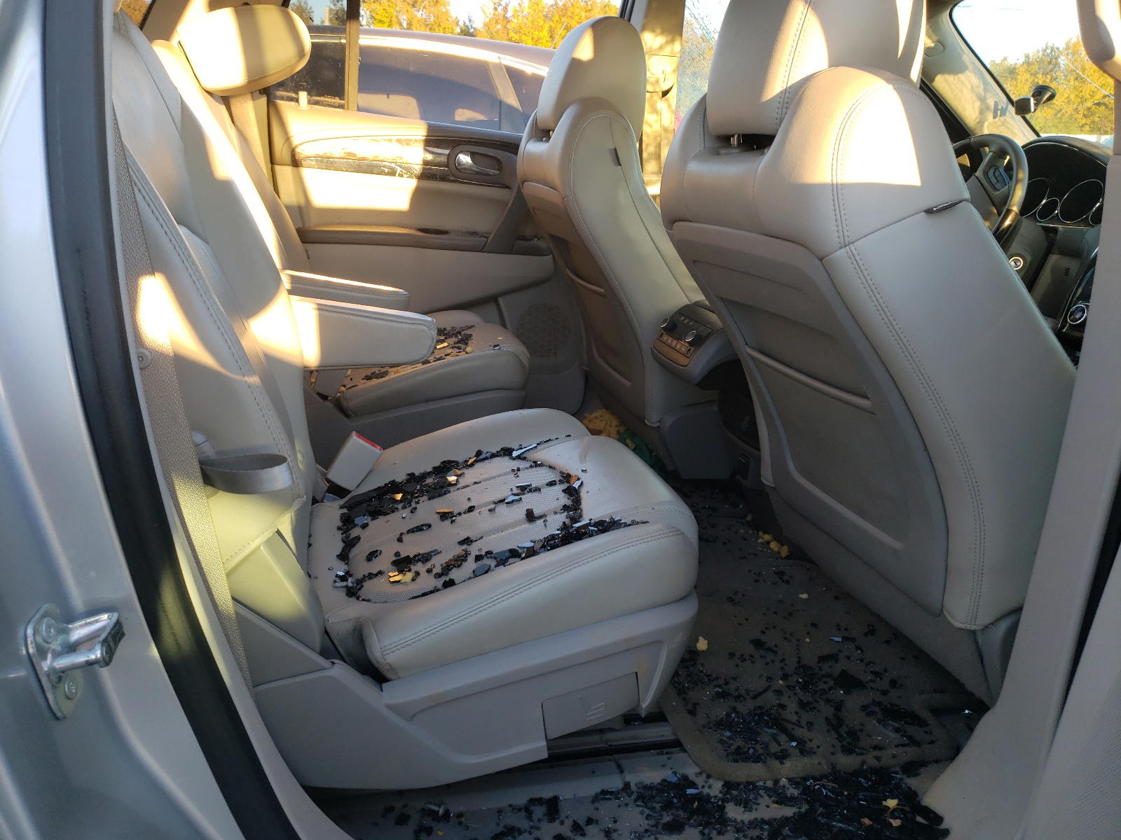 Photo 6 from auction – 2015 BUICK ENCLAVE with VIN 5GAKRCKD6FJ222093