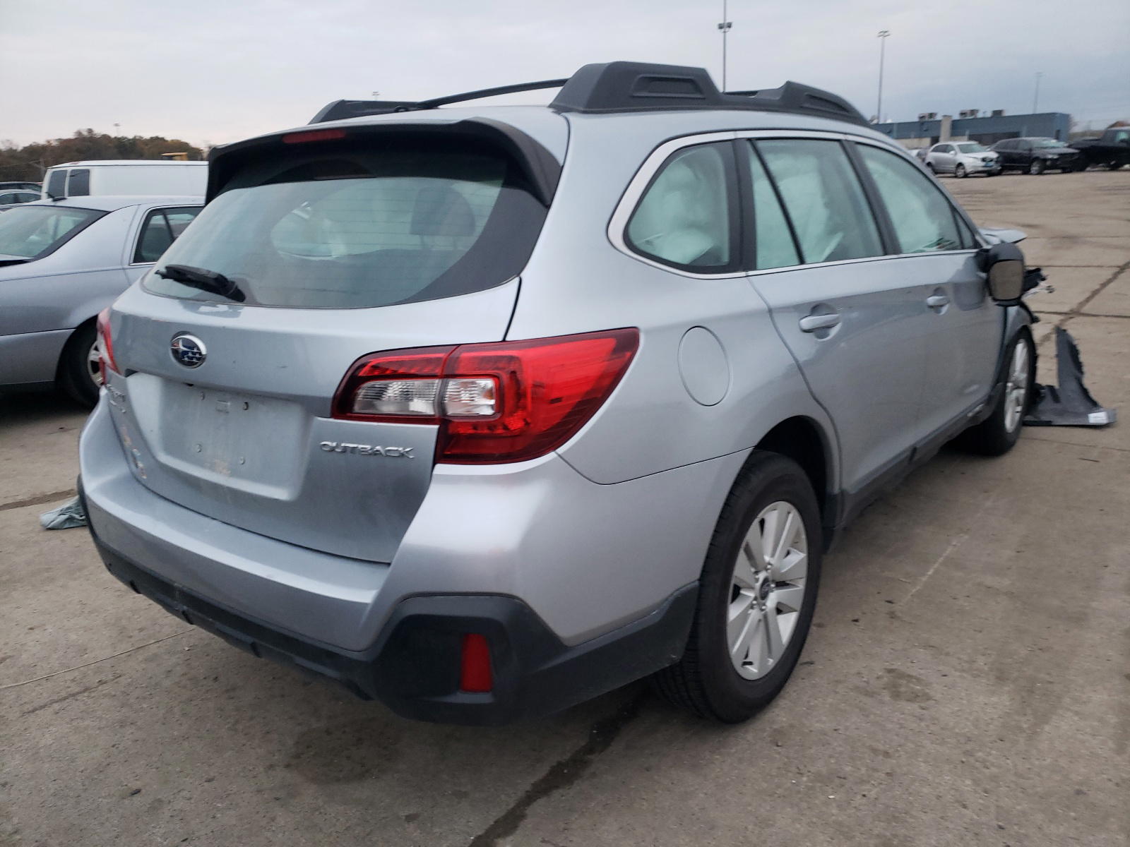 Photo 4 from auction – 2018 SUBARU OUTBACK 2. with VIN 4S4BSAAC0J3264137