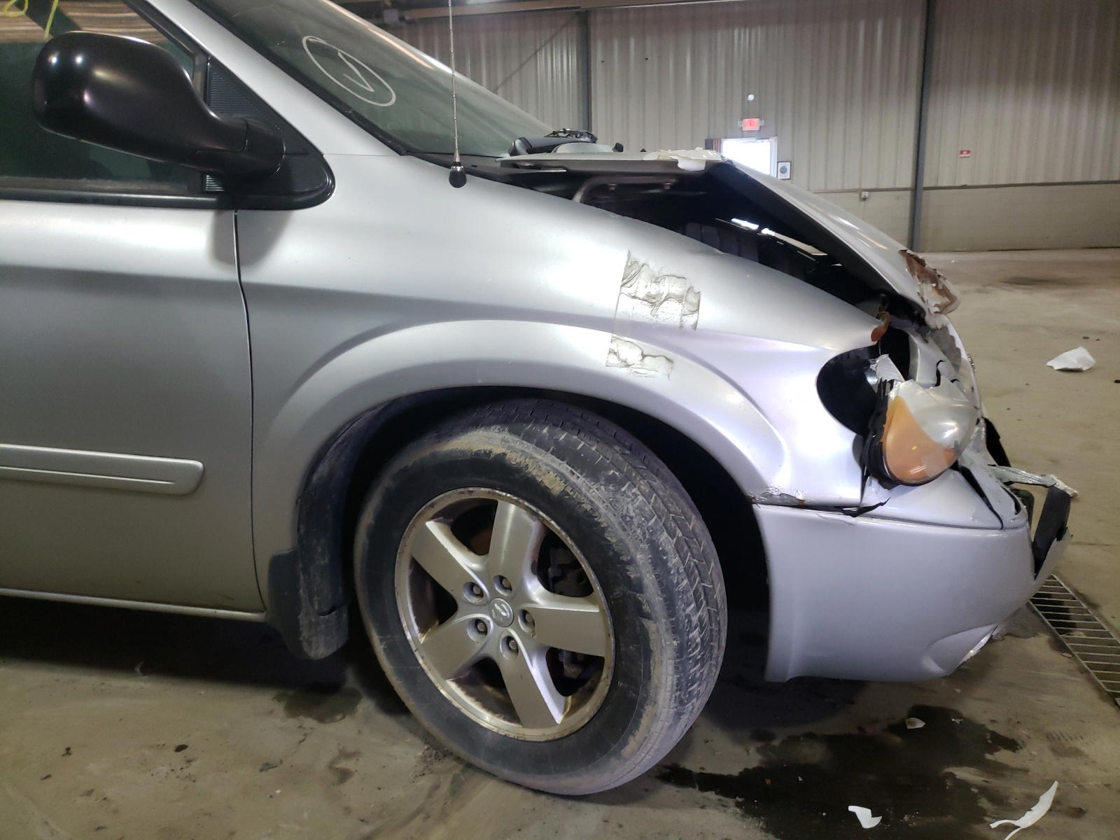 Photo 9 from auction – 2005 DODGE GRAND CARA with VIN 2D4GP44L65R302852