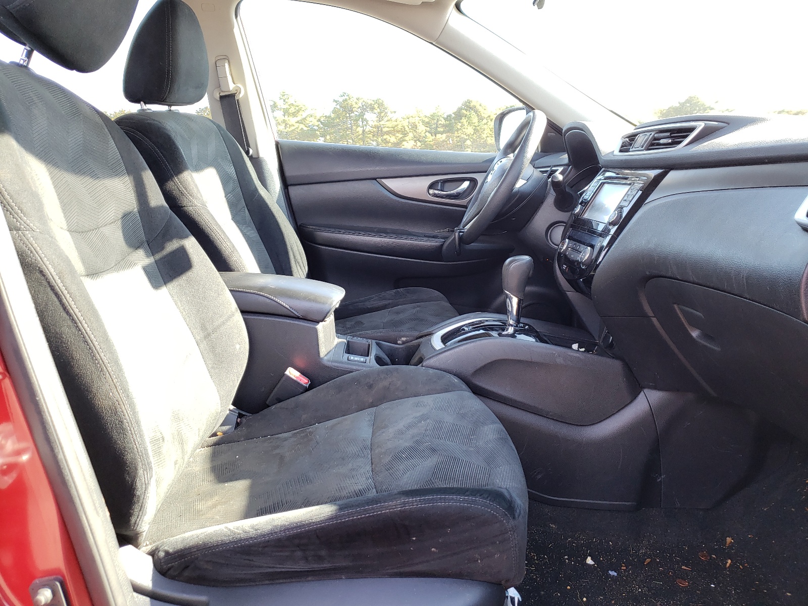 Photo 5 from auction – 2015 NISSAN ROGUE S with VIN 5N1AT2MV3FC899727