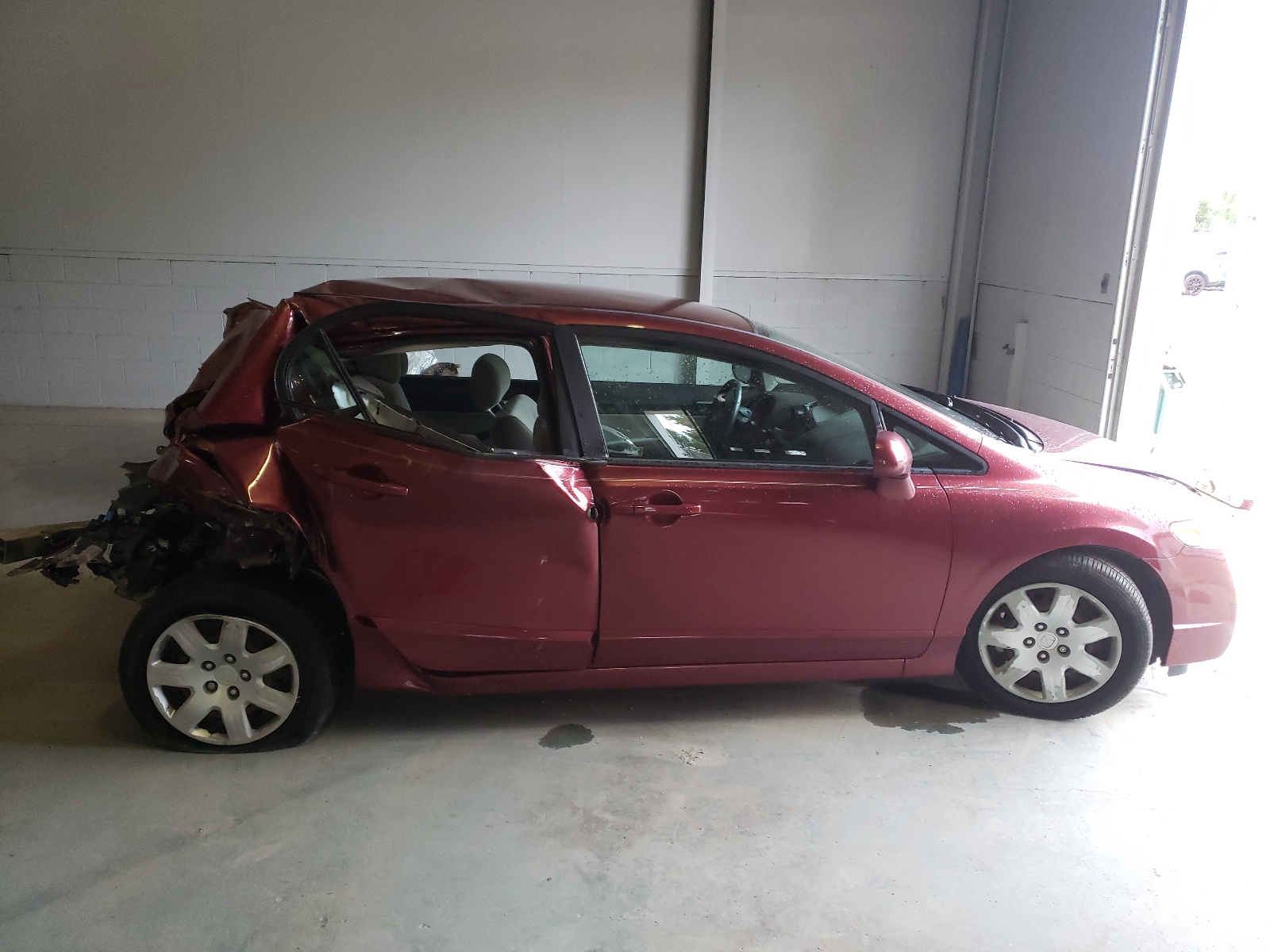 Photo 9 from auction – 2011 HONDA CIVIC LX with VIN 19XFA1F51BE005217