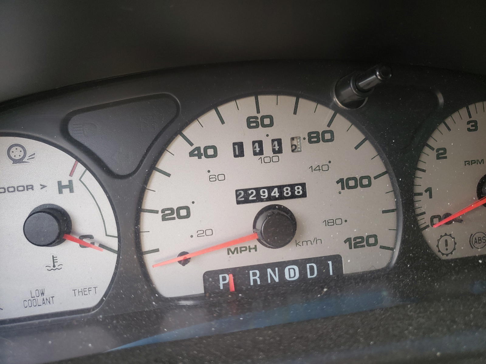 Photo 8 from auction – 2003 MERCURY SABLE GS with VIN 1MEFM50U53G616687