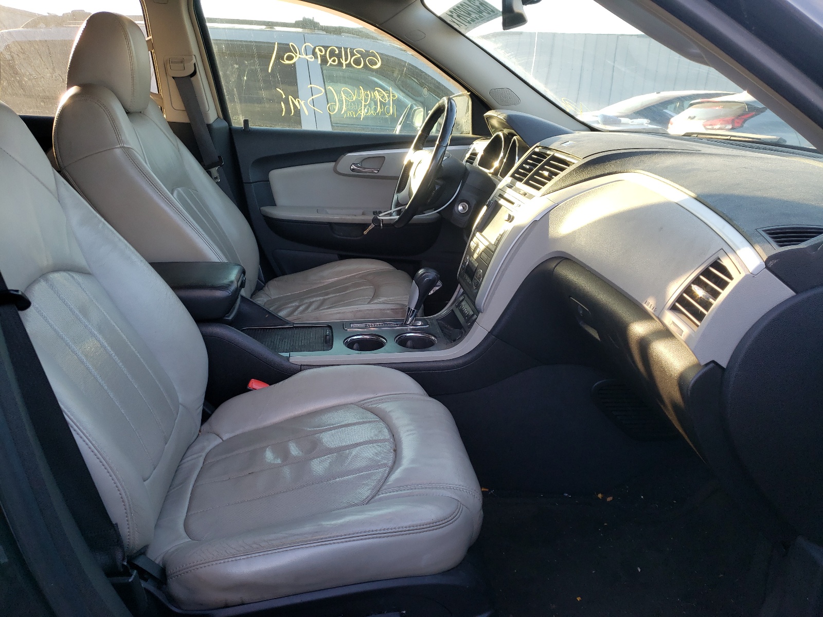 Photo 5 from auction – 2009 CHEVROLET TRAVERSE L with VIN 1GNEV33D79S105392