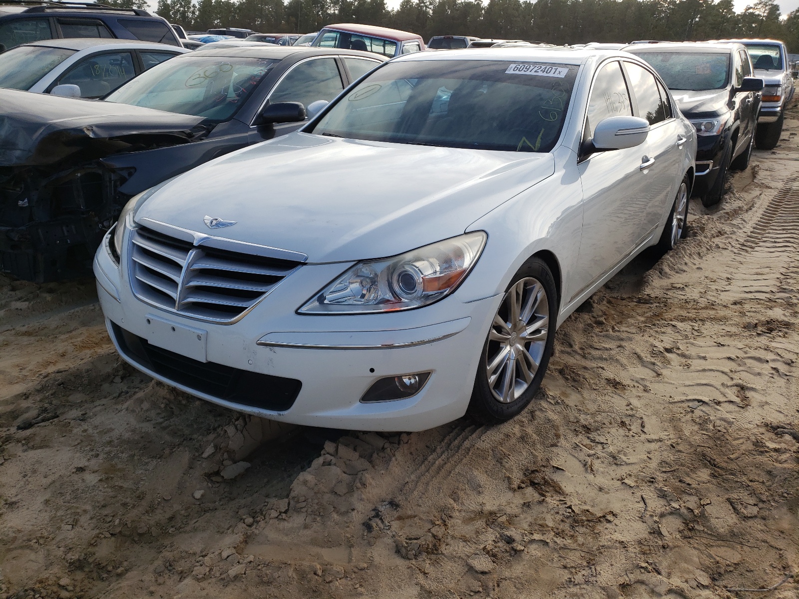 Photo 2 from auction – 2011 HYUNDAI GENESIS 4. with VIN KMHGC4DF7BU121966