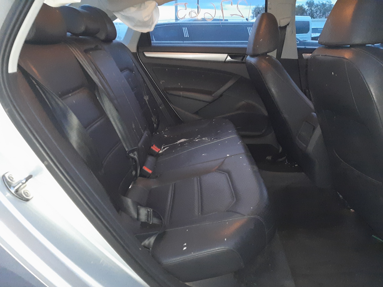 Photo 6 from auction – 2015 VOLKSWAGEN PASSAT S with VIN 1VWAT7A31FC043084