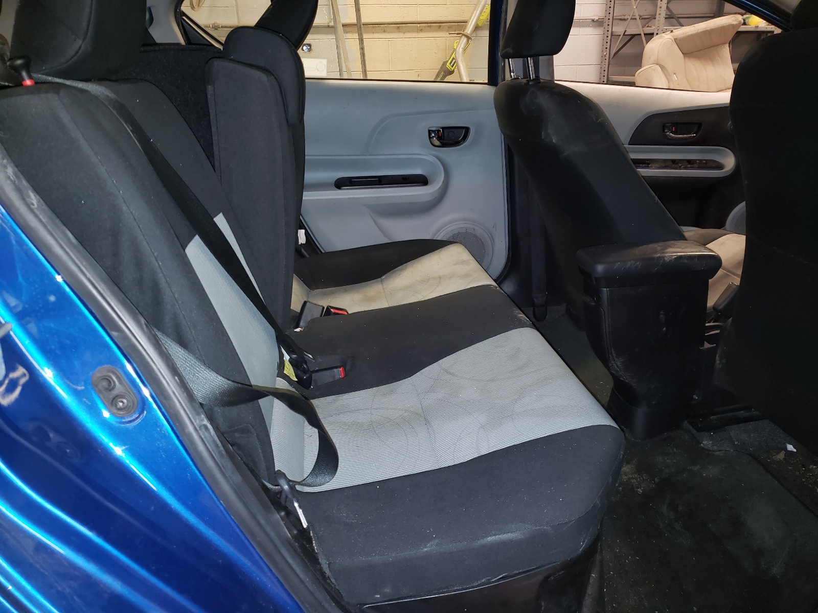 Photo 6 from auction – 2013 TOYOTA PRIUS C with VIN JTDKDTB31D1532105