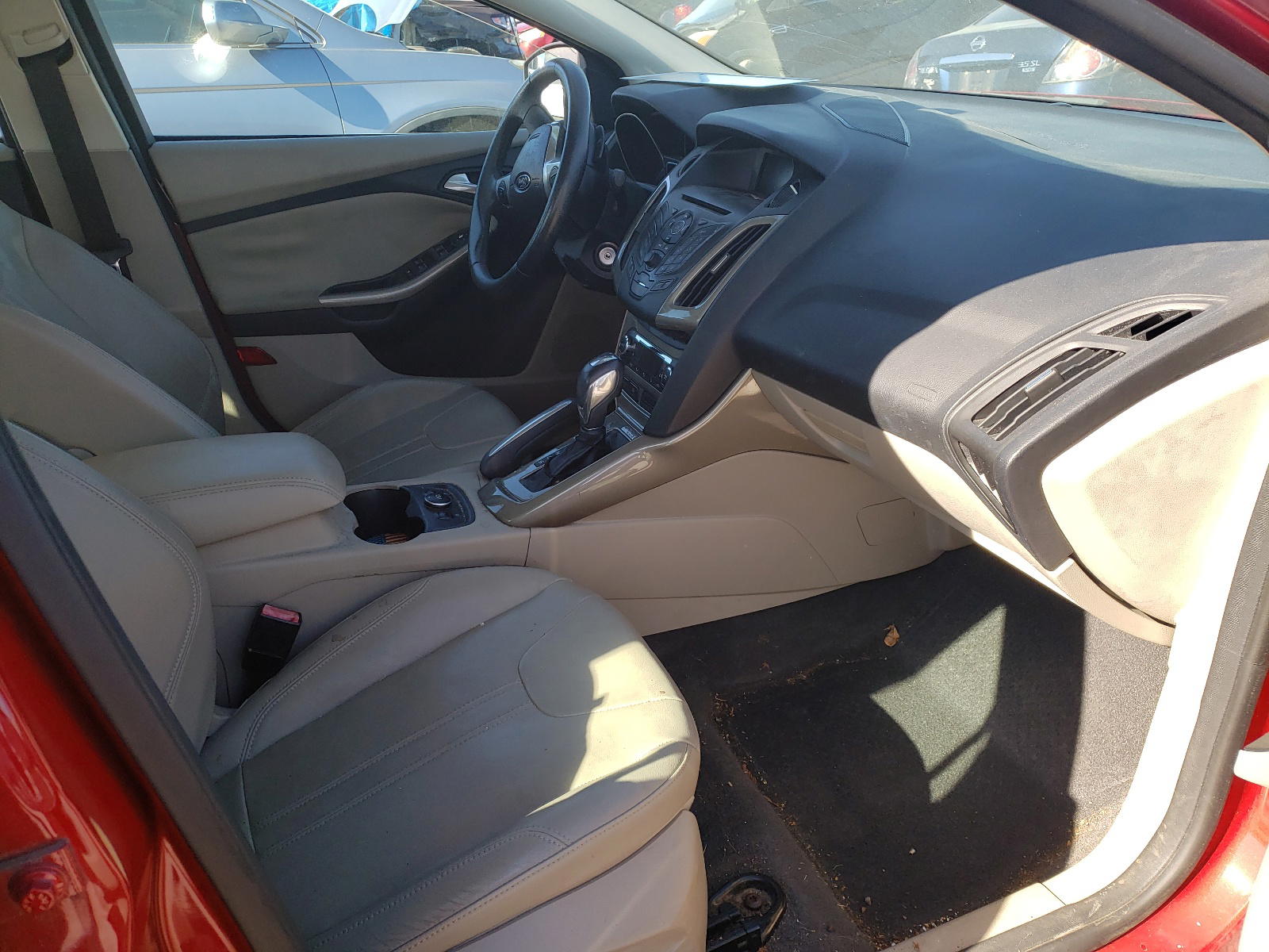 Photo 5 from auction – 2012 FORD FOCUS with VIN 1FAHP3H21CL104740
