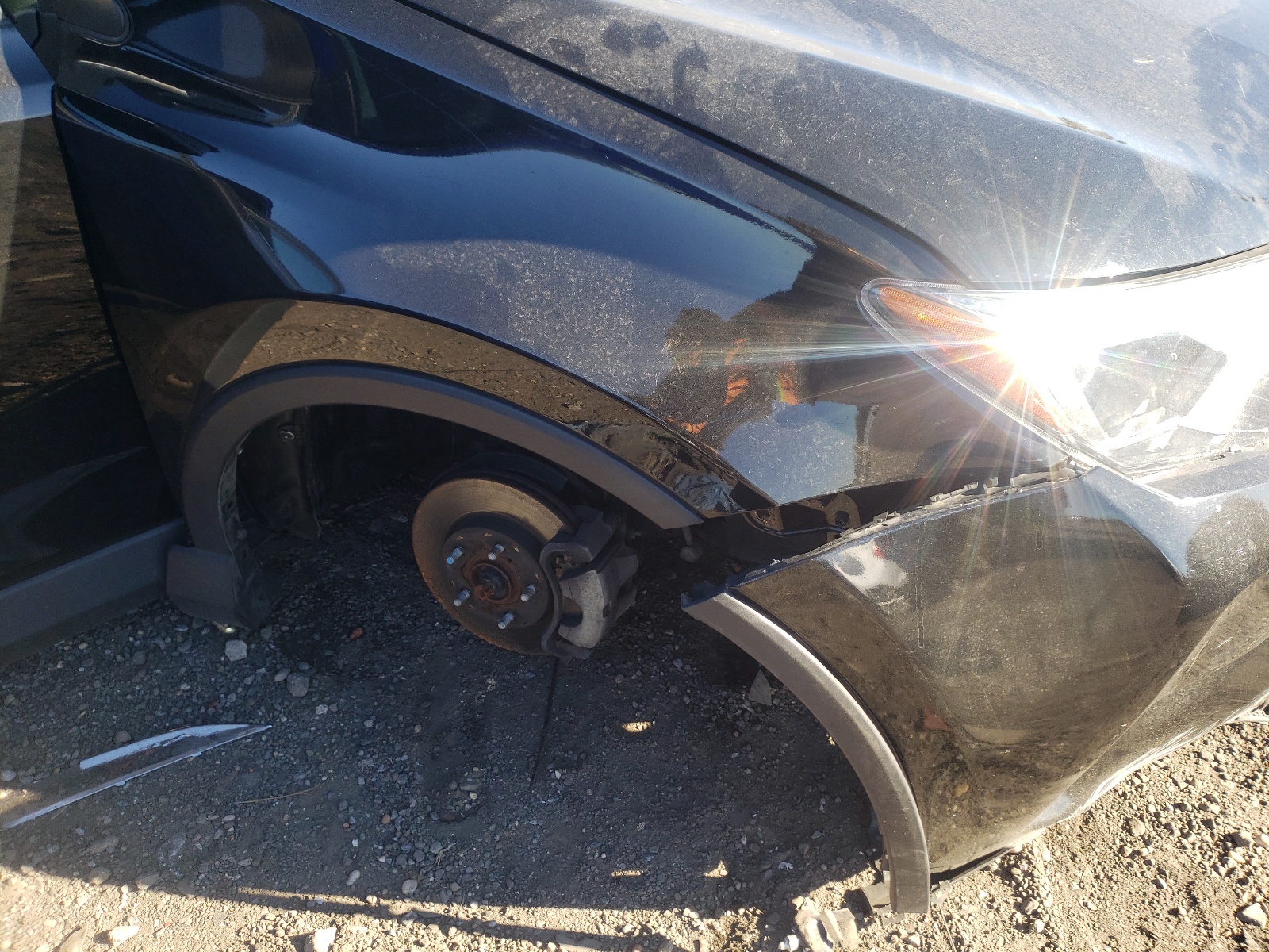 Photo 9 from auction – 2018 TOYOTA RAV4 LE with VIN 2T3BFREVXJW744248