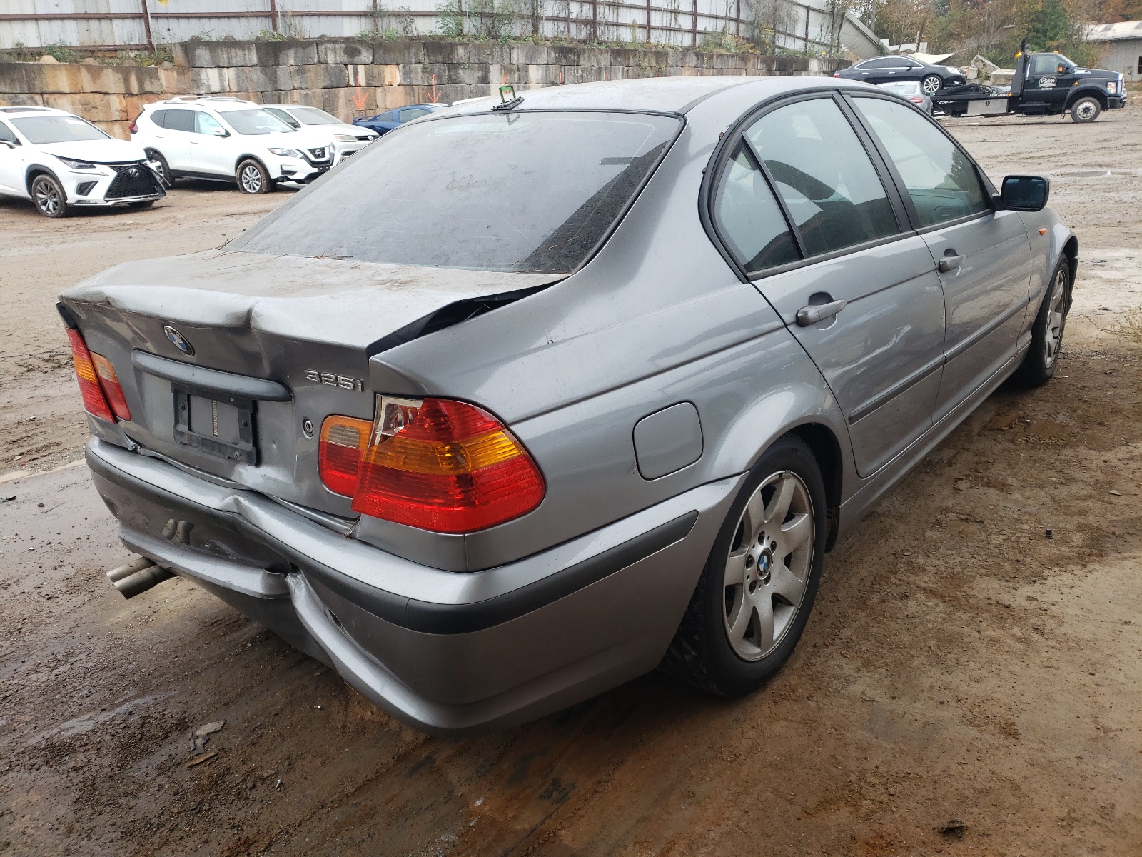Photo 4 from auction – 2005 BMW 325 I with VIN WBAEV33475KX11937