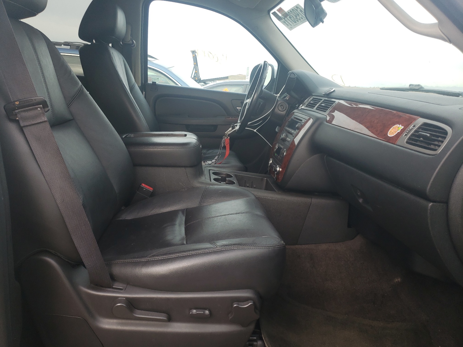 Photo 5 from auction – 2013 CHEVROLET TAHOE with VIN 1GNSKBE01DR148478
