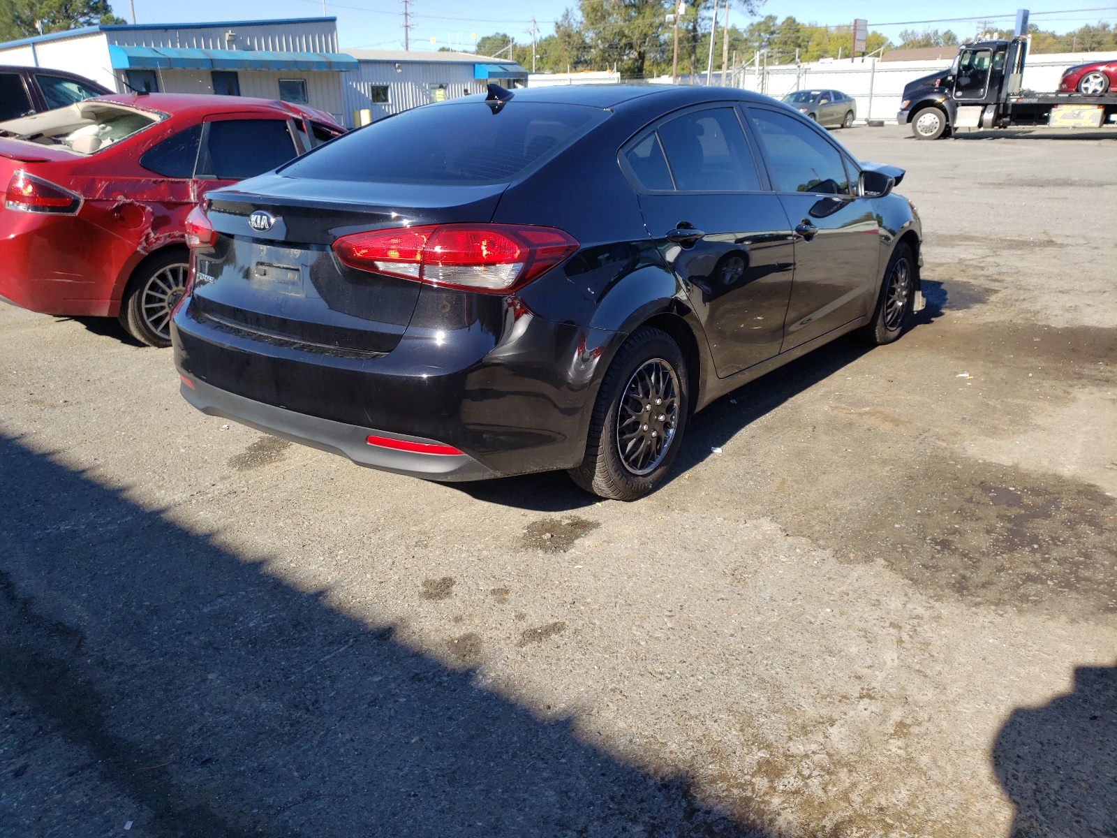 Photo 4 from auction – 2018 KIA FORTE LX with VIN 3KPFK4A73JE276348
