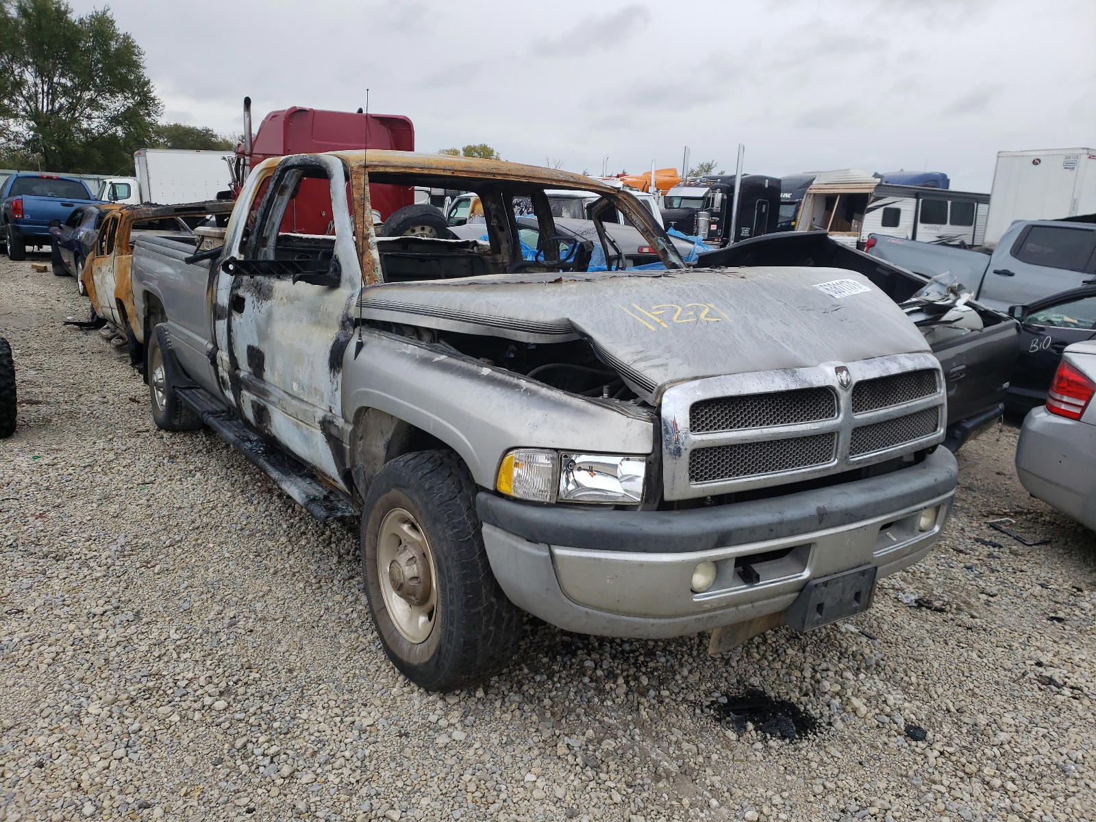 DODGE RAM 2500 2000 with VIN 1B7KC23W2YJ173763 - Photo from auction