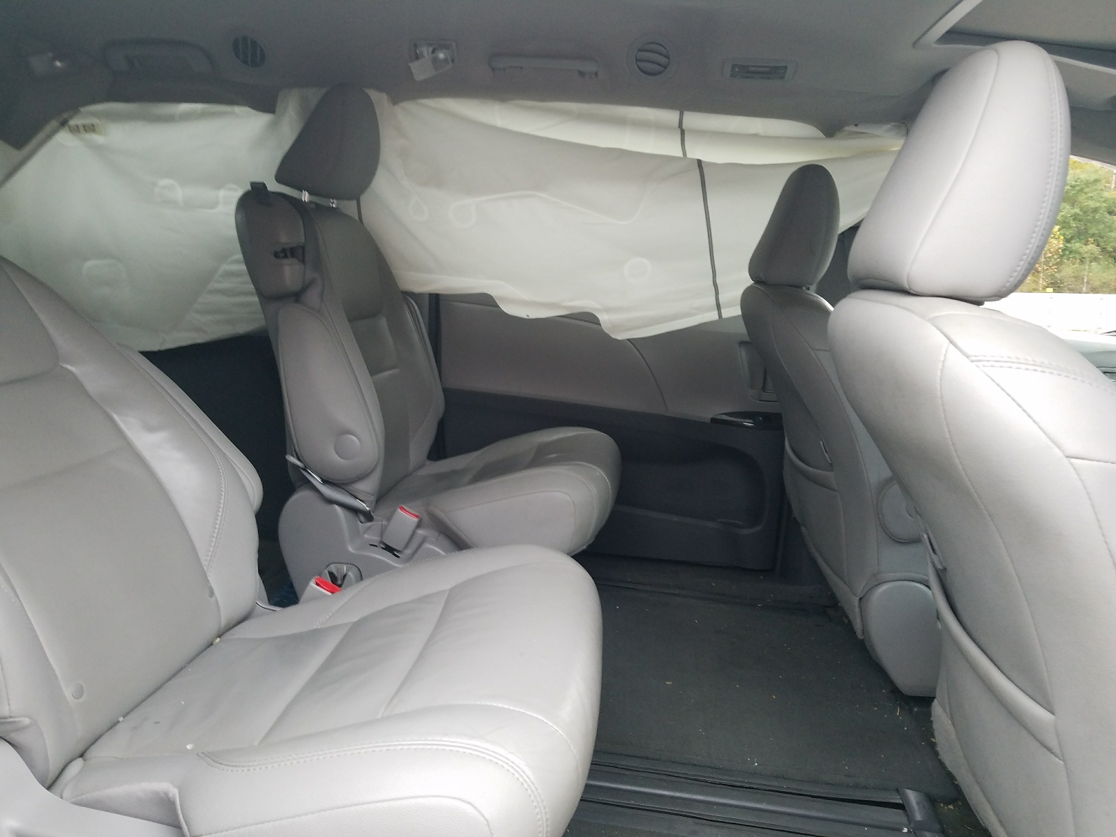 Photo 6 from auction – 2015 TOYOTA SIENNA XLE with VIN 5TDYK3DC1FS649377