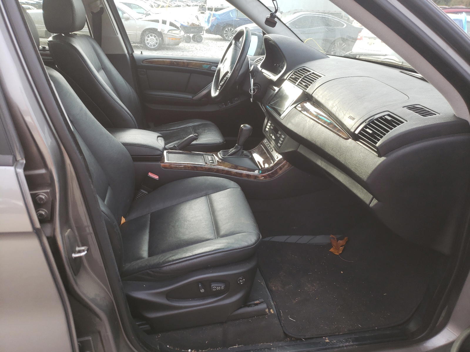 Photo 5 from auction – 2005 BMW X5 3.0I with VIN 5UXFA13525LY01182