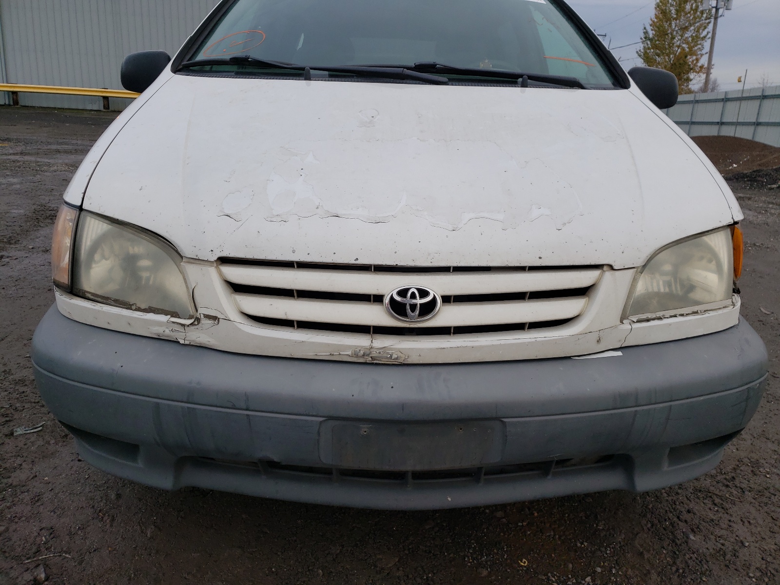 Photo 10 from auction – 2002 TOYOTA SIENNA LE with VIN 4T3ZF13C01U399569