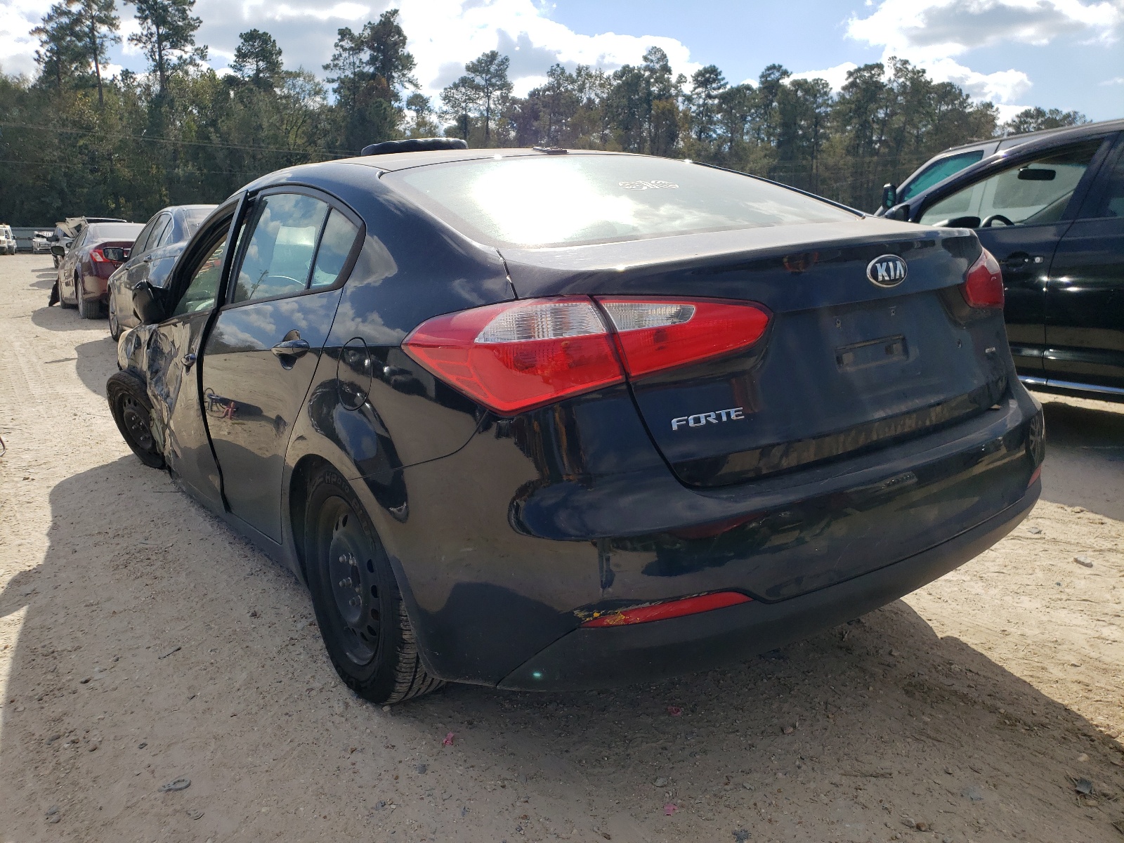 Zdjęcie 3 z aukcji – 2015 KIA FORTE LX z VIN KNAFK4A69F5403353