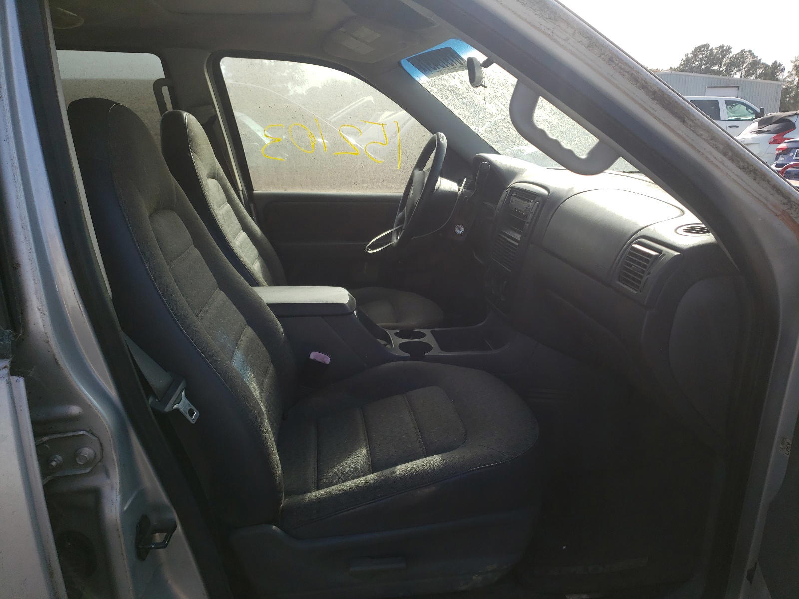 Photo 5 from auction – 2002 FORD EXPLORER with VIN 1FMZU62E82UB88121
