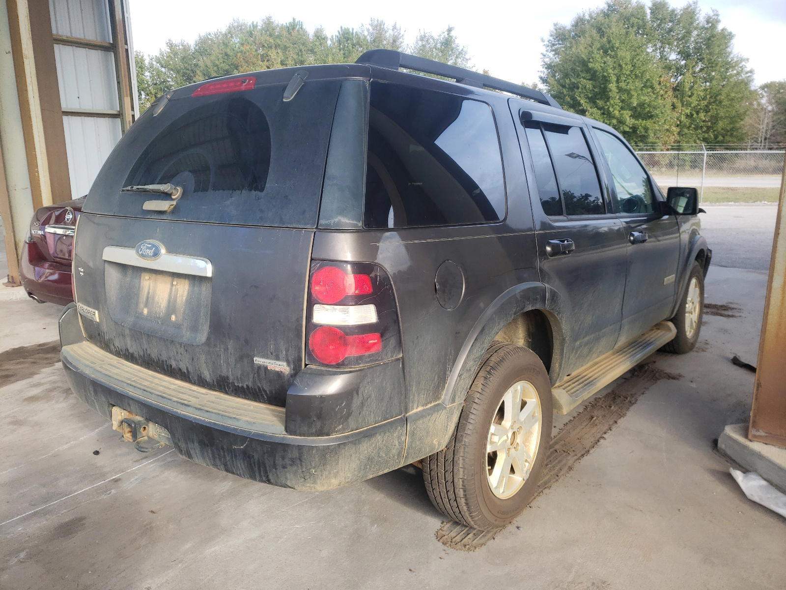 Photo 4 from auction – 2007 FORD EXPLORER X with VIN 1FMEU63EX7UB00528