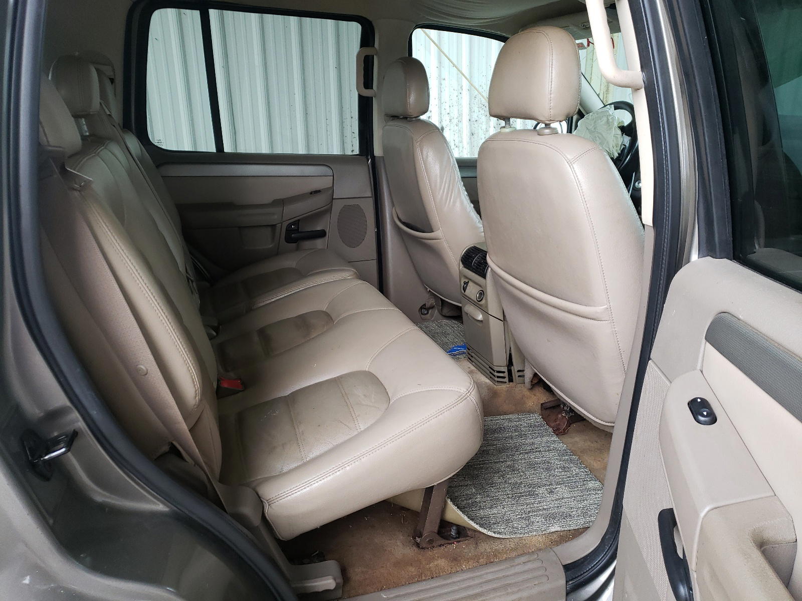 Photo 6 from auction – 2004 FORD EXPLORER X with VIN 1FMZU63K04ZB02410