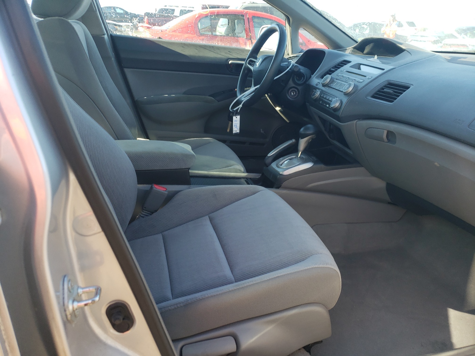 Photo 5 from auction – 2011 HONDA CIVIC LX with VIN 19XFA1F50BE044090