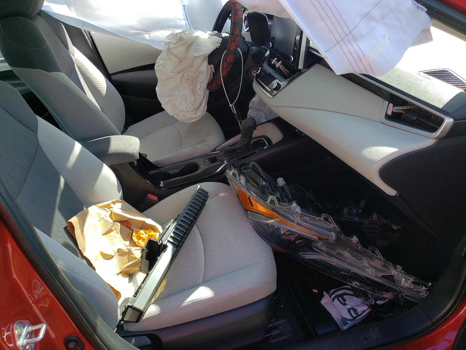 Photo 5 from auction – 2020 TOYOTA COROLLA LE with VIN 5YFEPRAE6LP080401