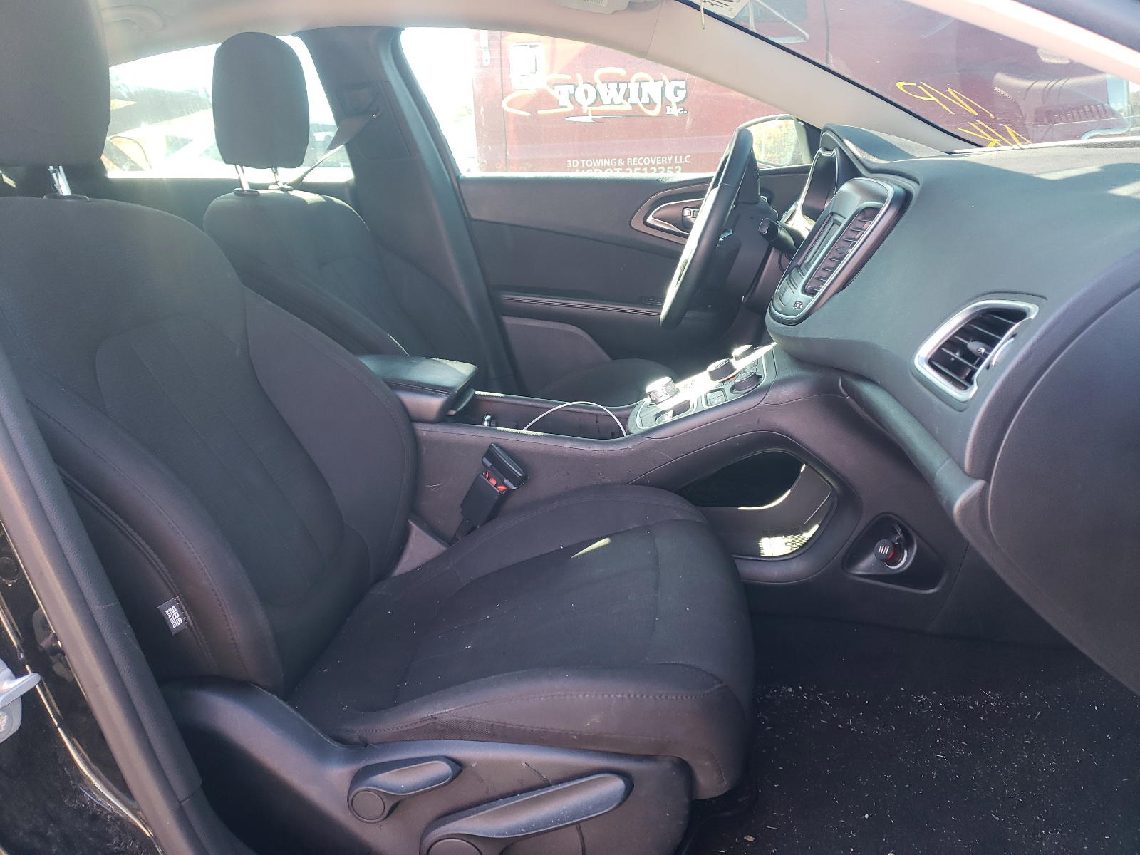 Photo 5 from auction – 2016 CHRYSLER 200 LIMITE with VIN 1C3CCCABXGN154772