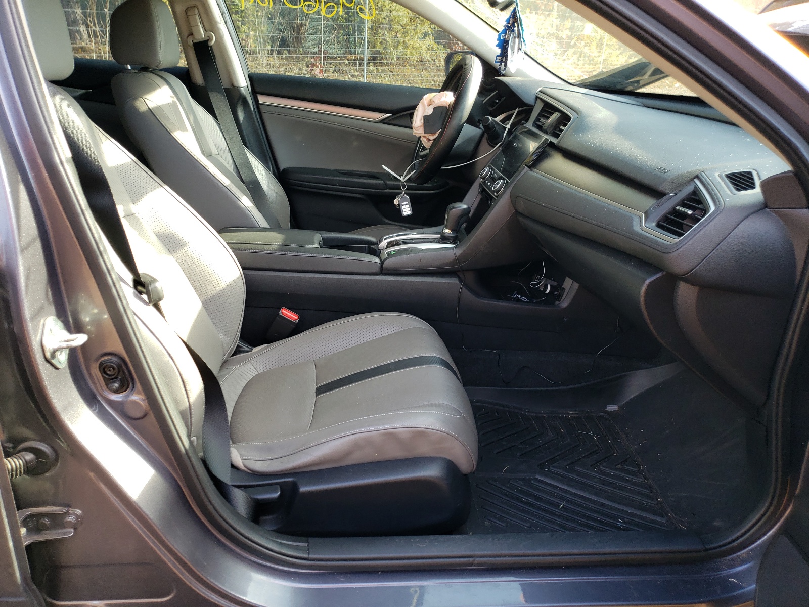 Photo 5 from auction – 2016 HONDA CIVIC EXL with VIN 19XFC1F79GE032068