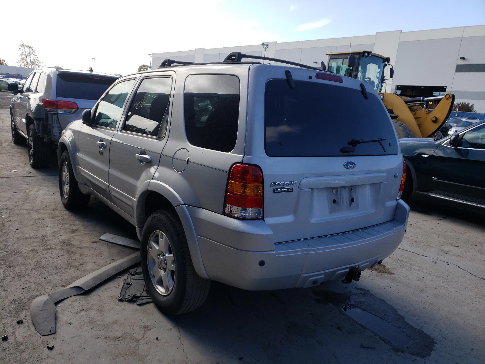Photo 3 from auction – 2007 FORD ESCAPE LIM with VIN 1FMCU04107KB97542
