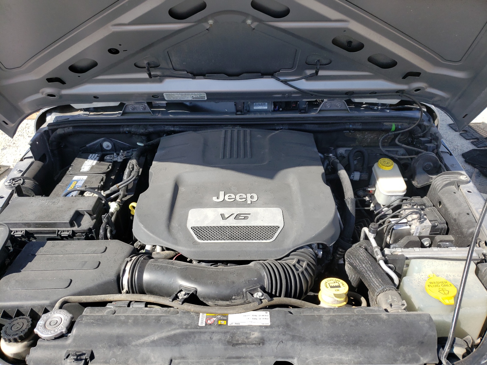 Photo 17 from auction – 2014 JEEP WRANGLER U with VIN 1C4BJWDG6EL320297