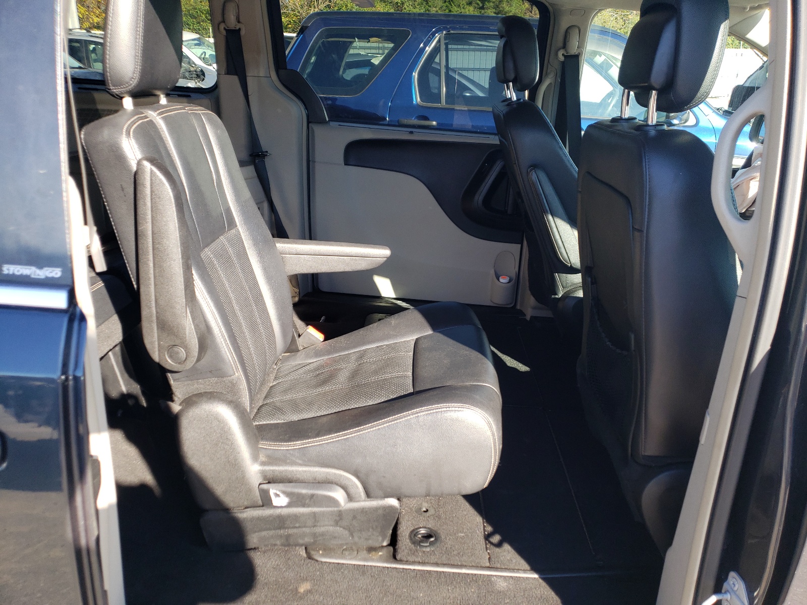 Photo 6 from auction – 2014 CHRYSLER TOWN & COU with VIN 2C4RC1CG9ER277224