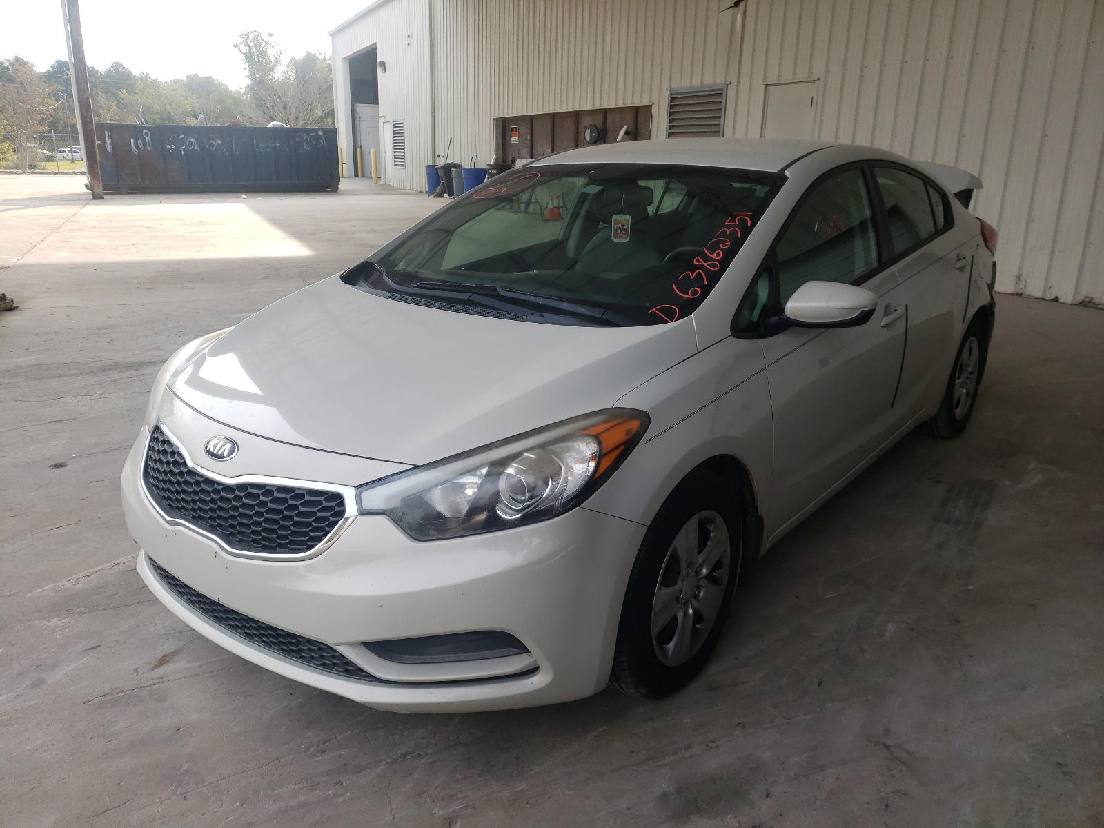 Photo 2 from auction – 2015 KIA FORTE LX with VIN KNAFK4A68F5409547