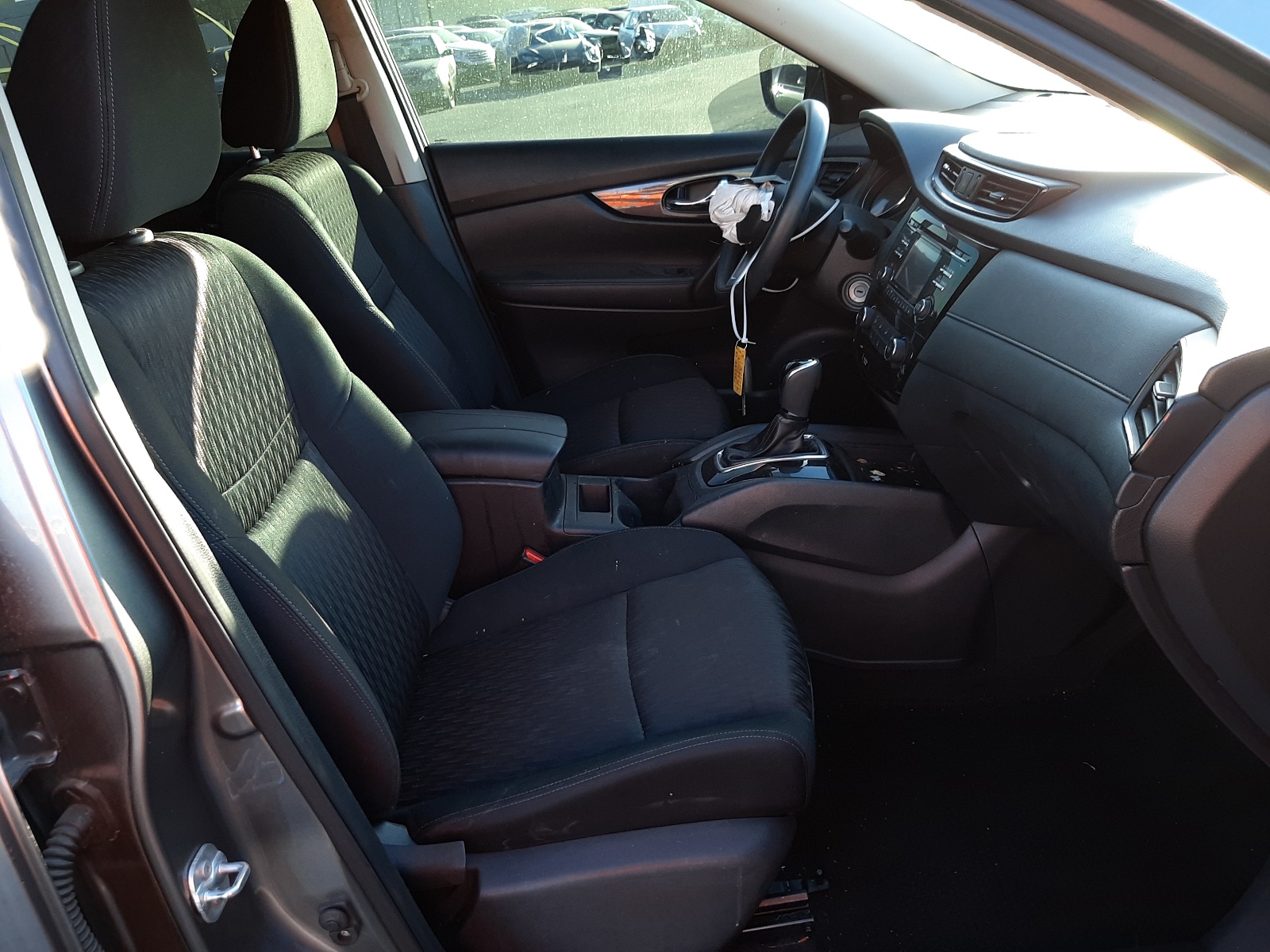 Photo 5 from auction – 2017 NISSAN ROGUE S with VIN KNMAT2MT6HP581678