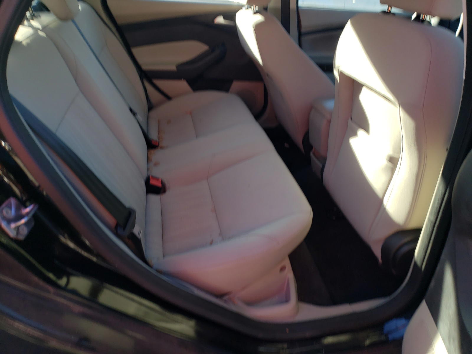 Photo 6 from auction – 2015 FORD FOCUS SE with VIN 1FADP3F22FL230174