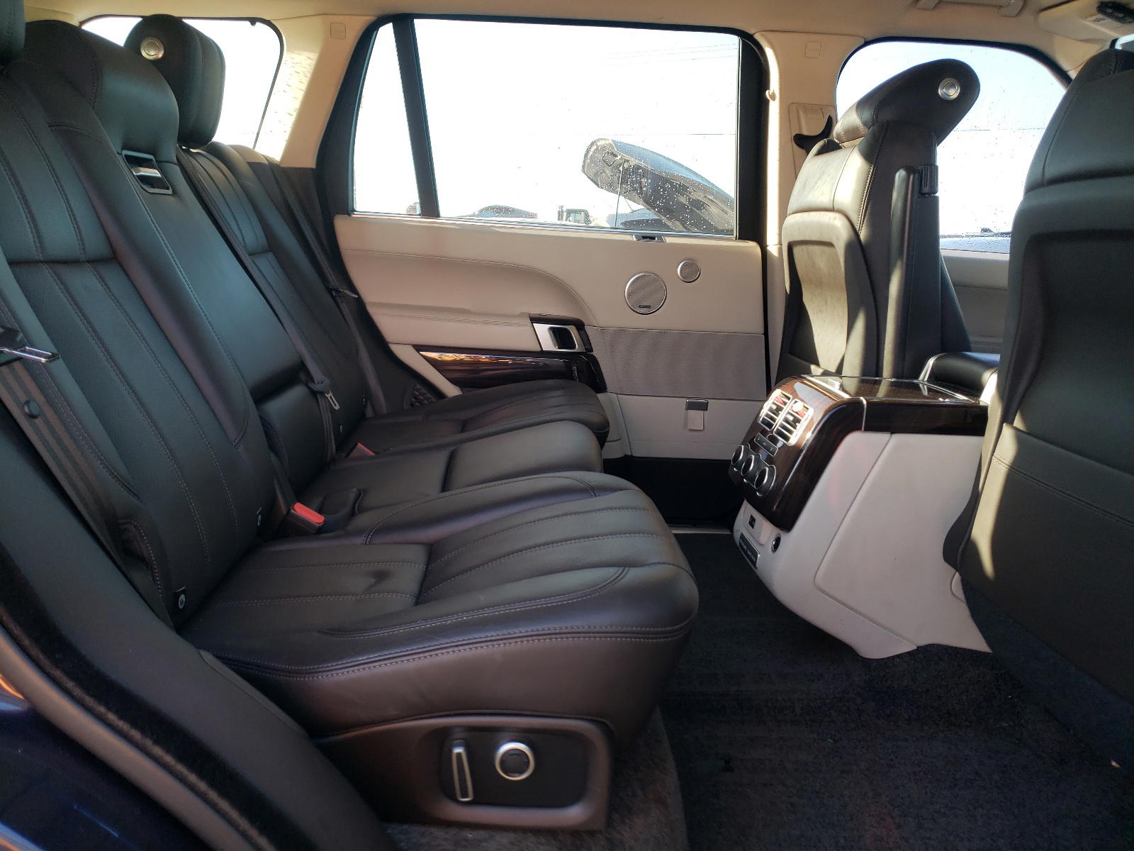 Photo 6 from auction – 2016 LAND ROVER RANGE ROVE with VIN SALGS3EF2GA309828