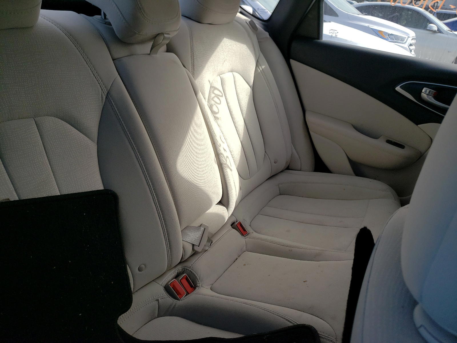Photo 6 from auction – 2016 CHRYSLER 200 LIMITE with VIN 1C3CCCAB5GN176128